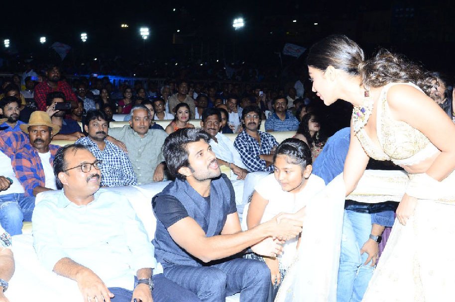 Maharshi-Movie-Pre-Release-Event